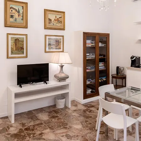 Dimora Quattro Cantoni - Rione Monti Apartment *